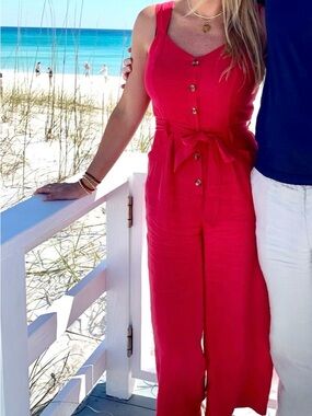 a loves a Red Sleeveless Button-Front Jumpsuit with Waist Tie Size Medium
